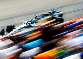 Mercedes F1 team drives down emissions
