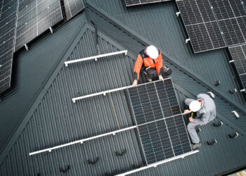 Green jobs surge as low-carbon technologies transform UK homes