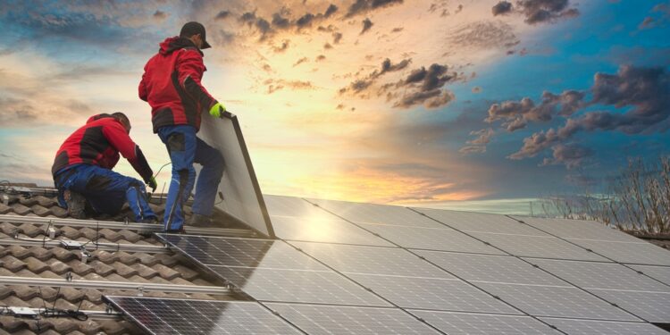 UK sees 22% surge in solar panel installations