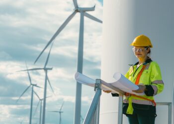 UK helps oil and gas workers transition to renewables sector