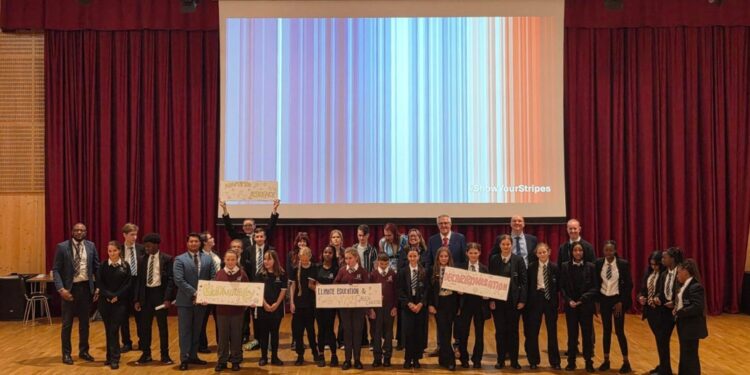 10,000 schools take action on climate with expert support