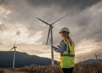 MPs warns clean energy targets will be missed without skills overhaul
