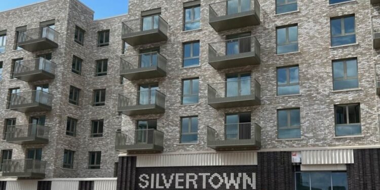 Silvertown’s residents switch on London’s low carbon neighbourhood