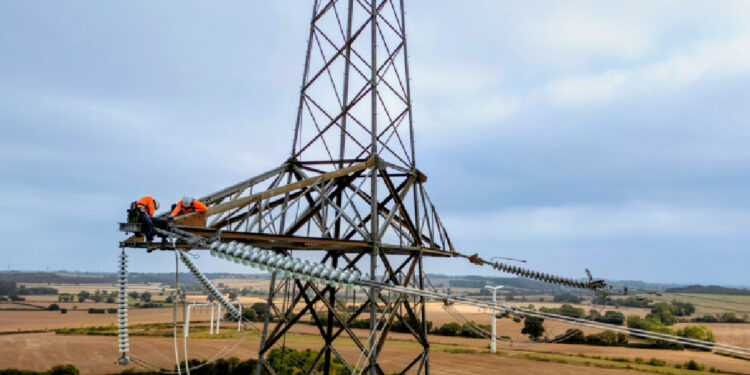 Grid expands transmission partnership with £1.2 billion overhead line programme