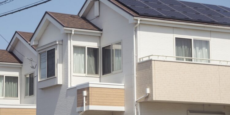 Lightweight solar project targets untapped rooftops
