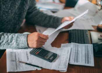 Ofgem proposes ending universal supply obligation to cut bills
